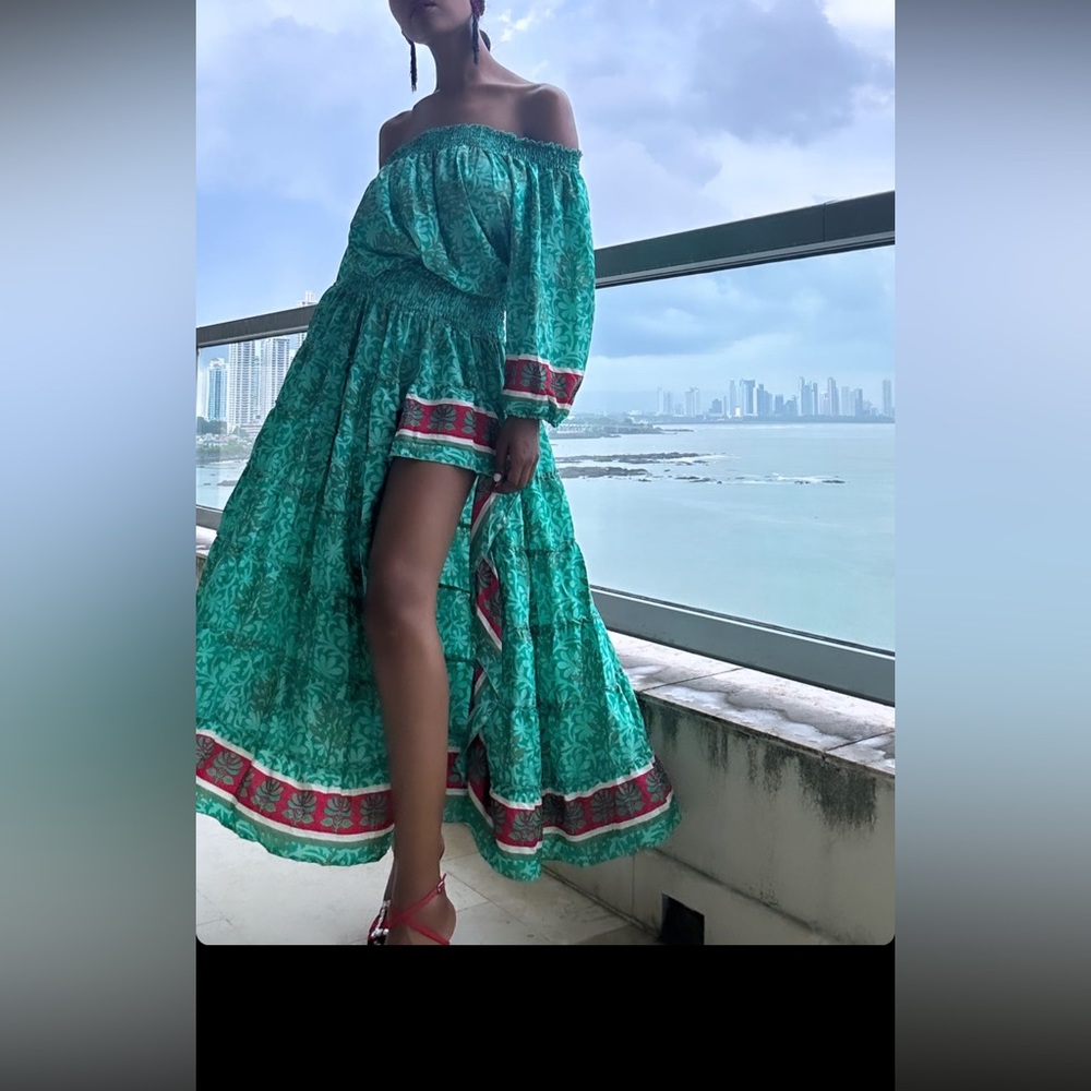 Maxi dress with slit